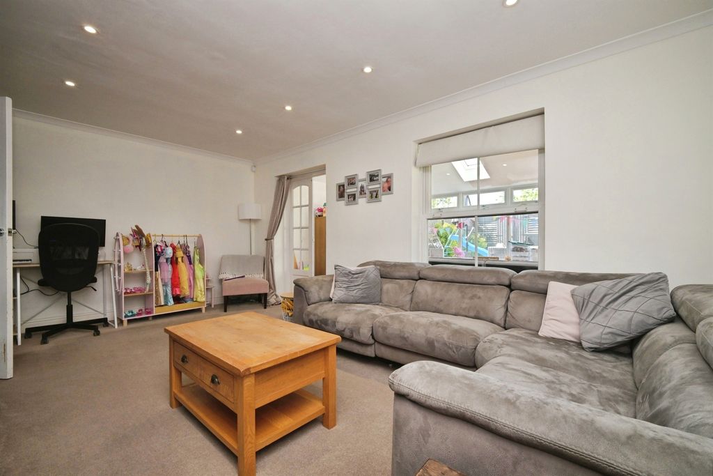 Property photo 3 of 16