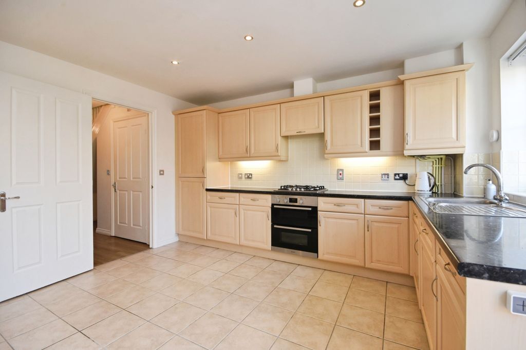 Property photo 3 of 15 Kitchen