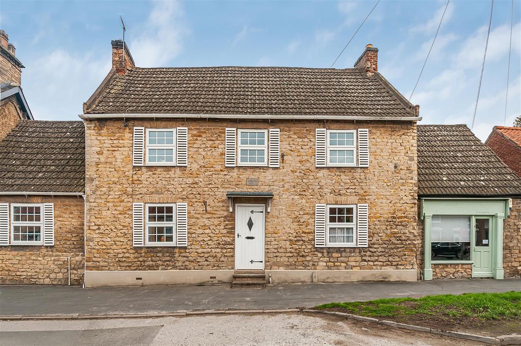 Property photo 1 of 21 22 Market Place25.Jpg