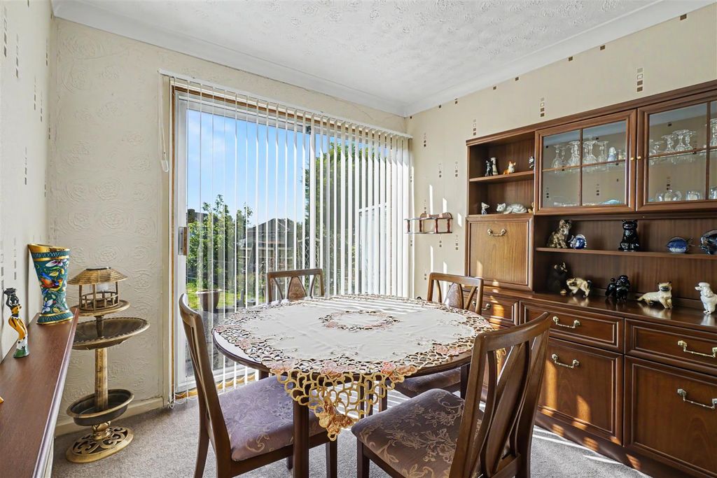 Property photo 3 of 19 Lounge/Dining Room