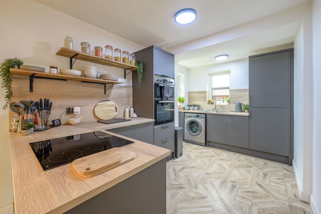 Property photo 2 of 23