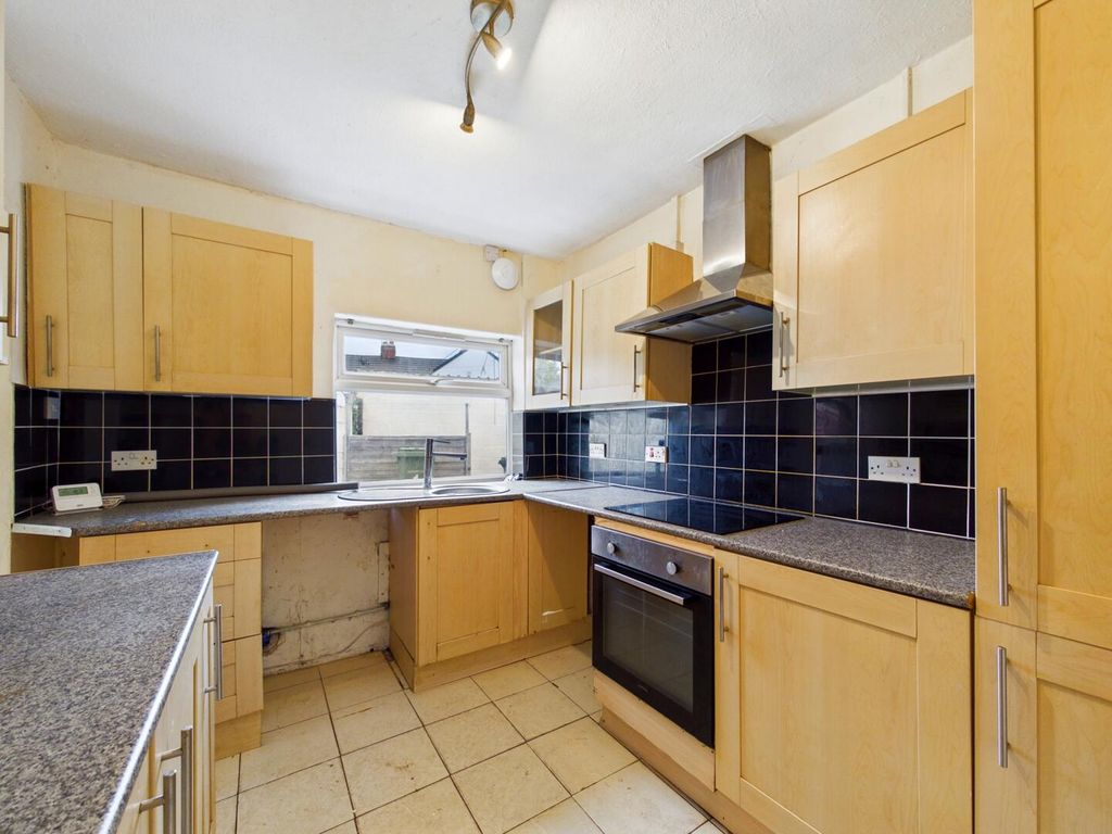 Property photo 3 of 12 Kitchen
