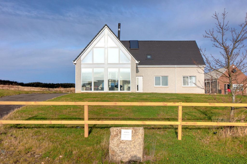 Property photo 2 of 32