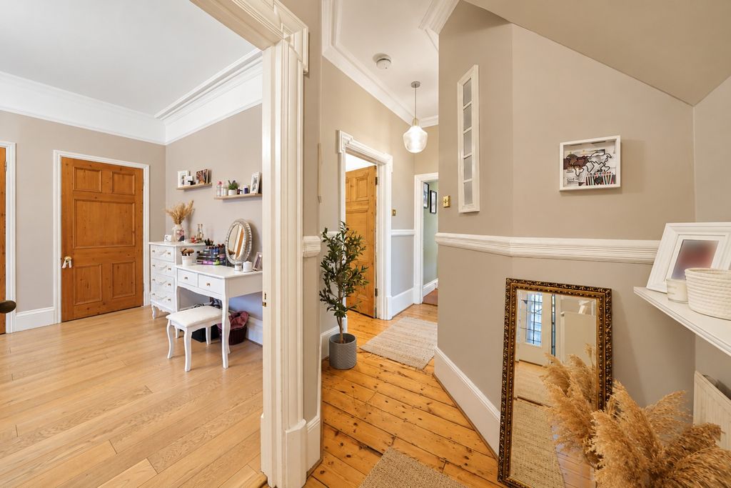 Property photo 3 of 16 5596233