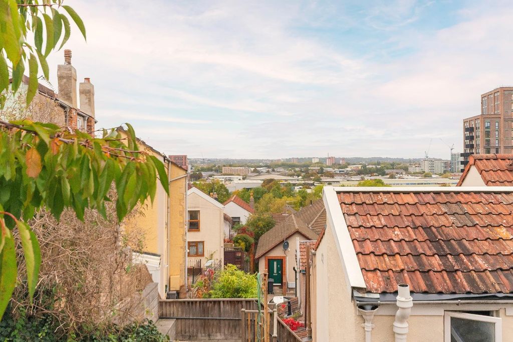 Property photo 3 of 27 2S0Htn - External G.Jpg