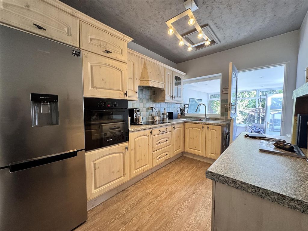 Property photo 3 of 21 Kitchen