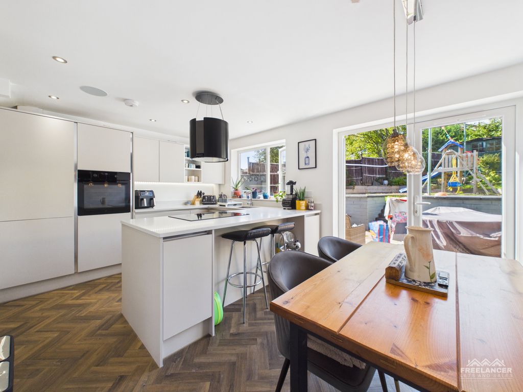 Property photo 2 of 17 Kithcen Diner
