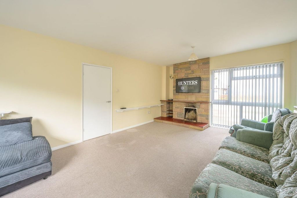 Property photo 2 of 23 Lounge 1