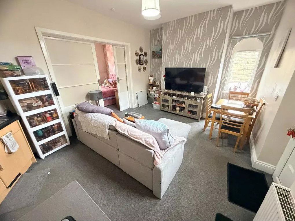 Property photo 2 of 8