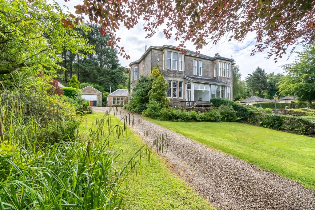 Property photo 1 of 28