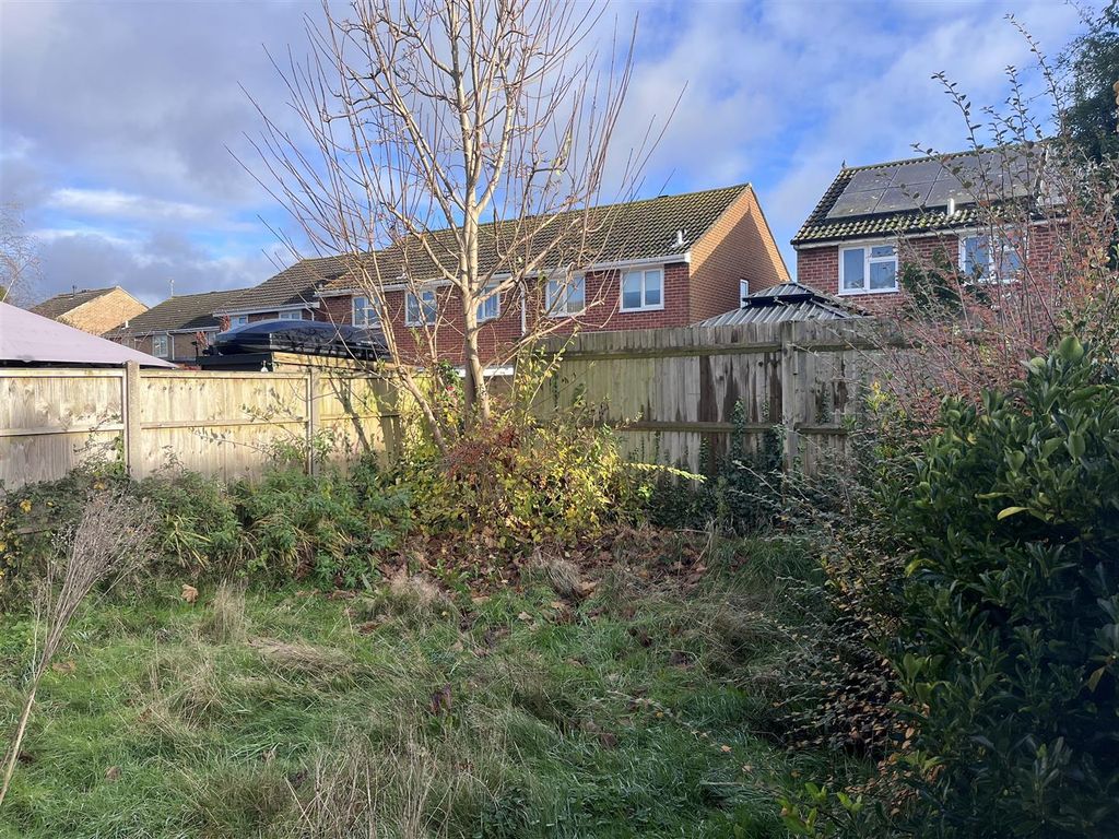 Property photo 3 of 11 Garden