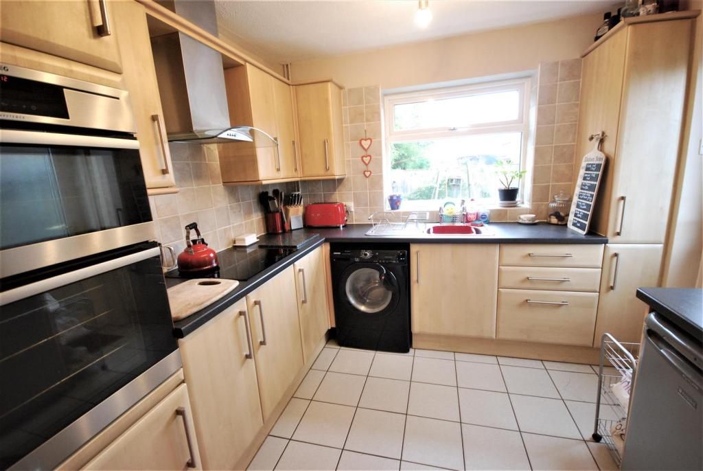 Property photo 3 of 7 Kitchen