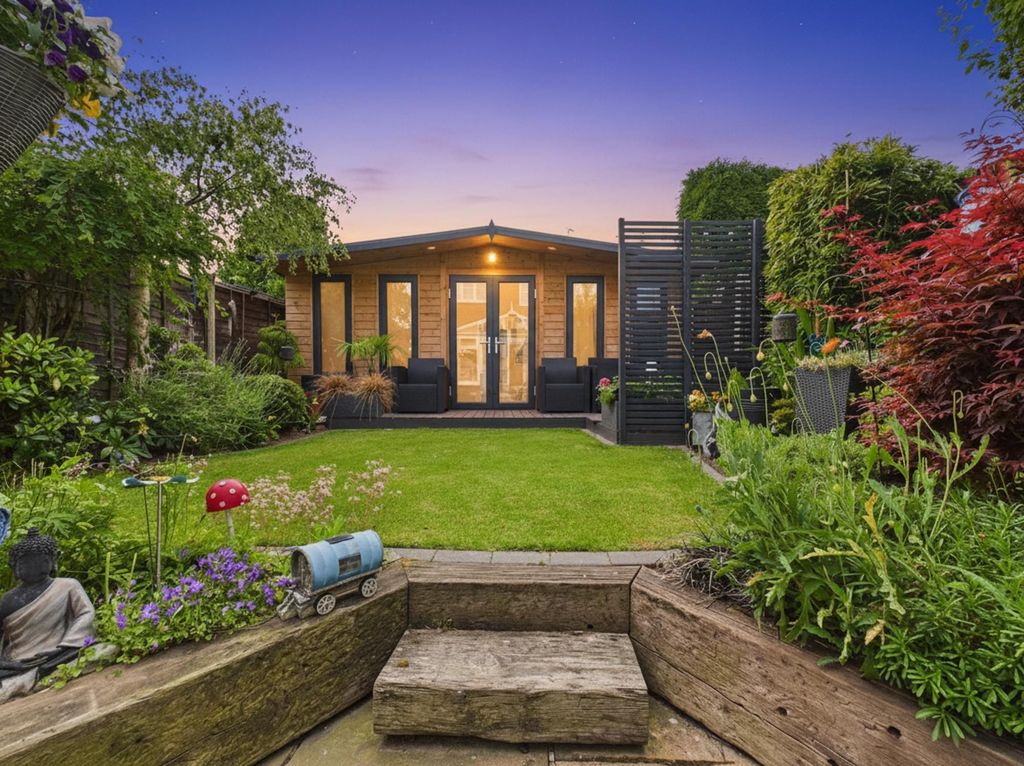 Property photo 2 of 16 Garden