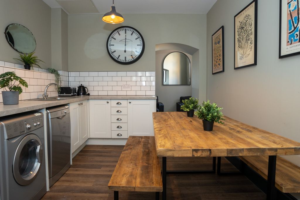 Property photo 2 of 11 Photo 1