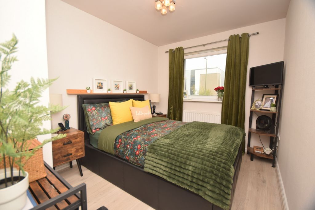 Property photo 2 of 13 Master Bedroom