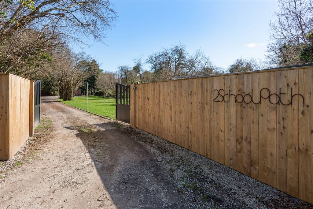 Property photo 2 of 39
