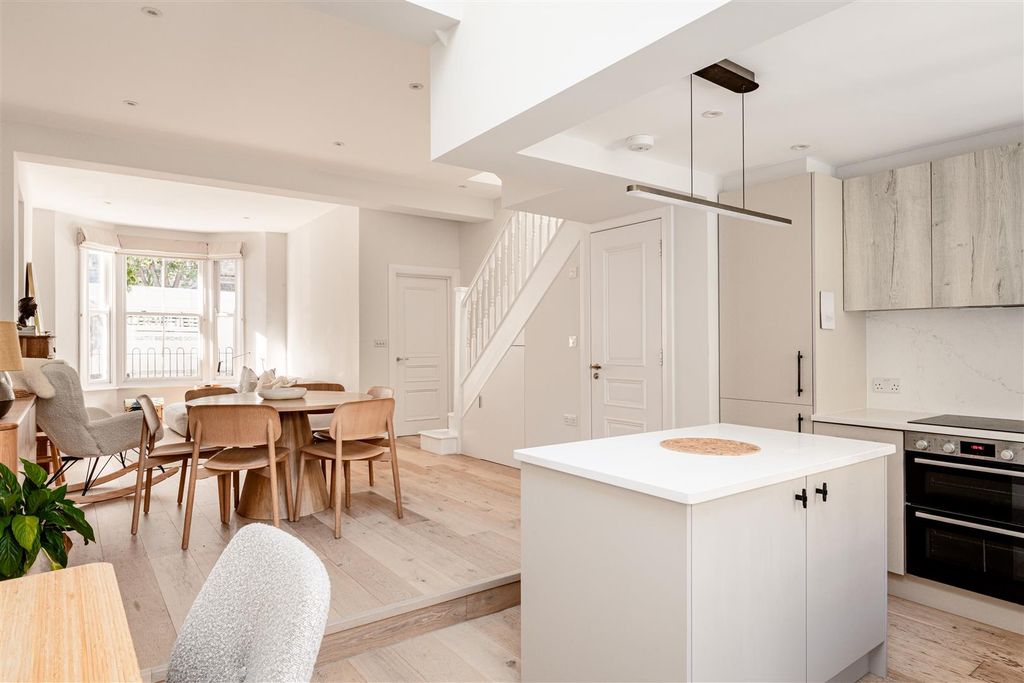 Property photo 2 of 15 Redmore Road-9.Jpg