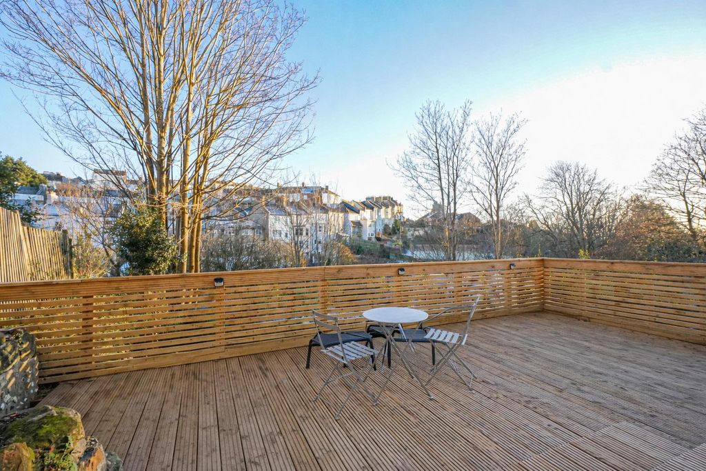 Property photo 2 of 16 1 (1).Png