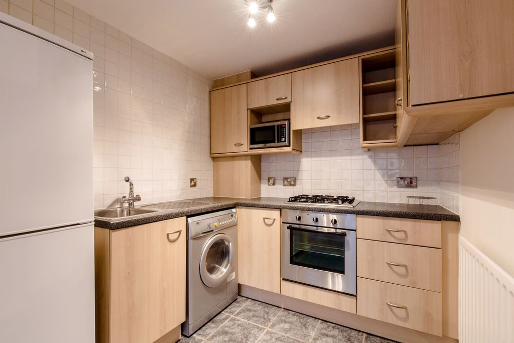 Property photo 3 of 10 Kitchen