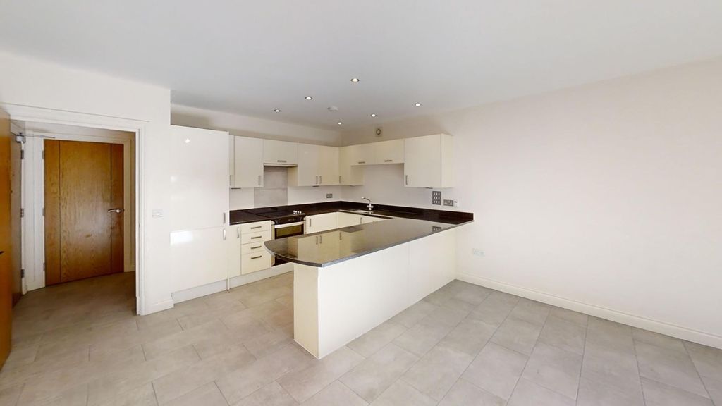 Property photo 2 of 25