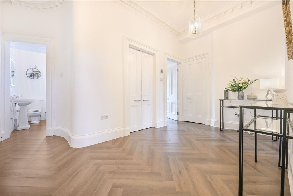 Property photo 3 of 46