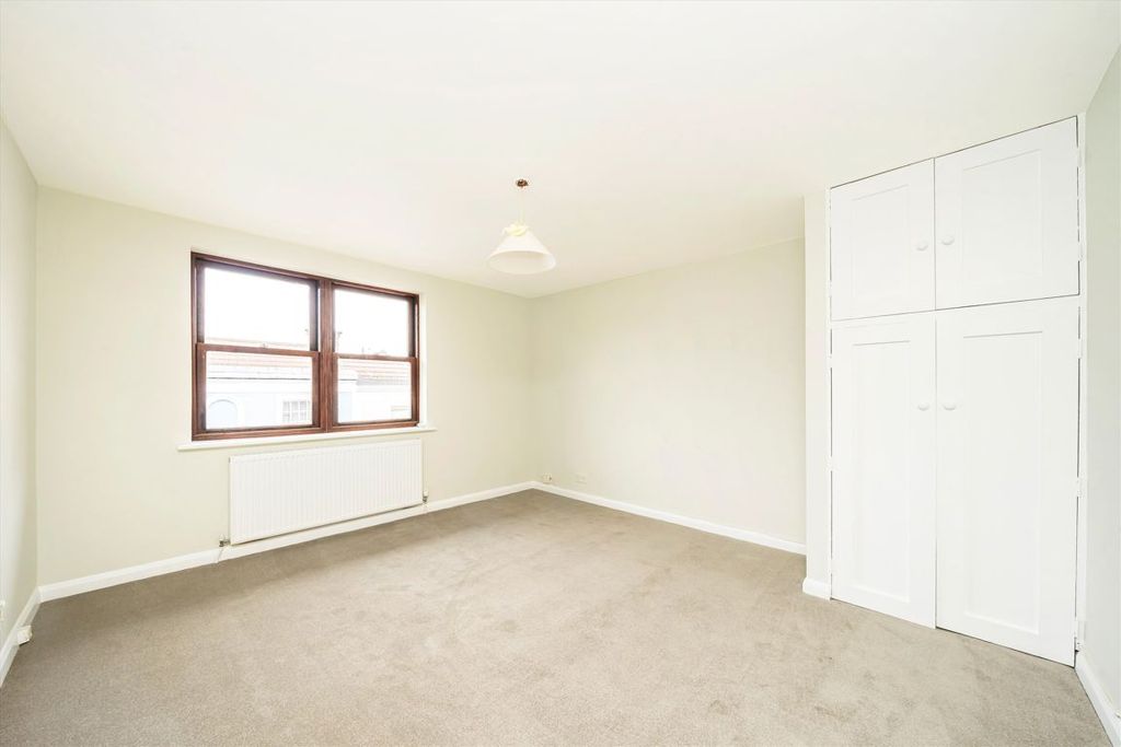 Property photo 3 of 5