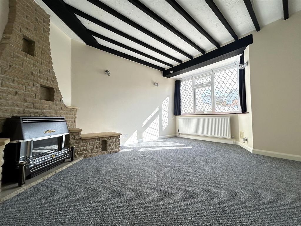 Property photo 3 of 15 Lounge