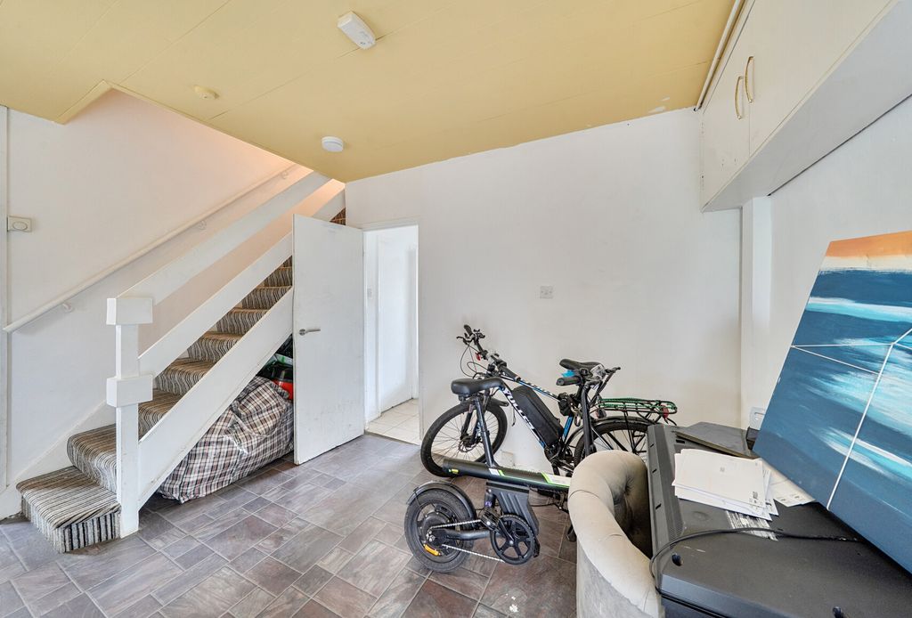 Property photo 2 of 9 1436263-10-69d928...