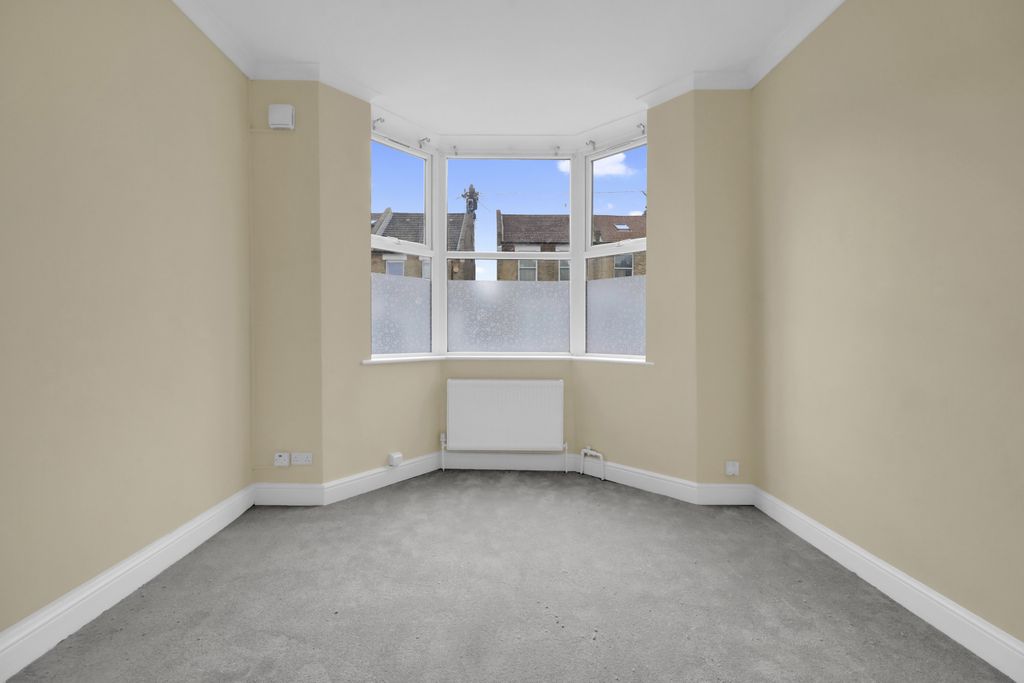 Property photo 3 of 32 Gallery