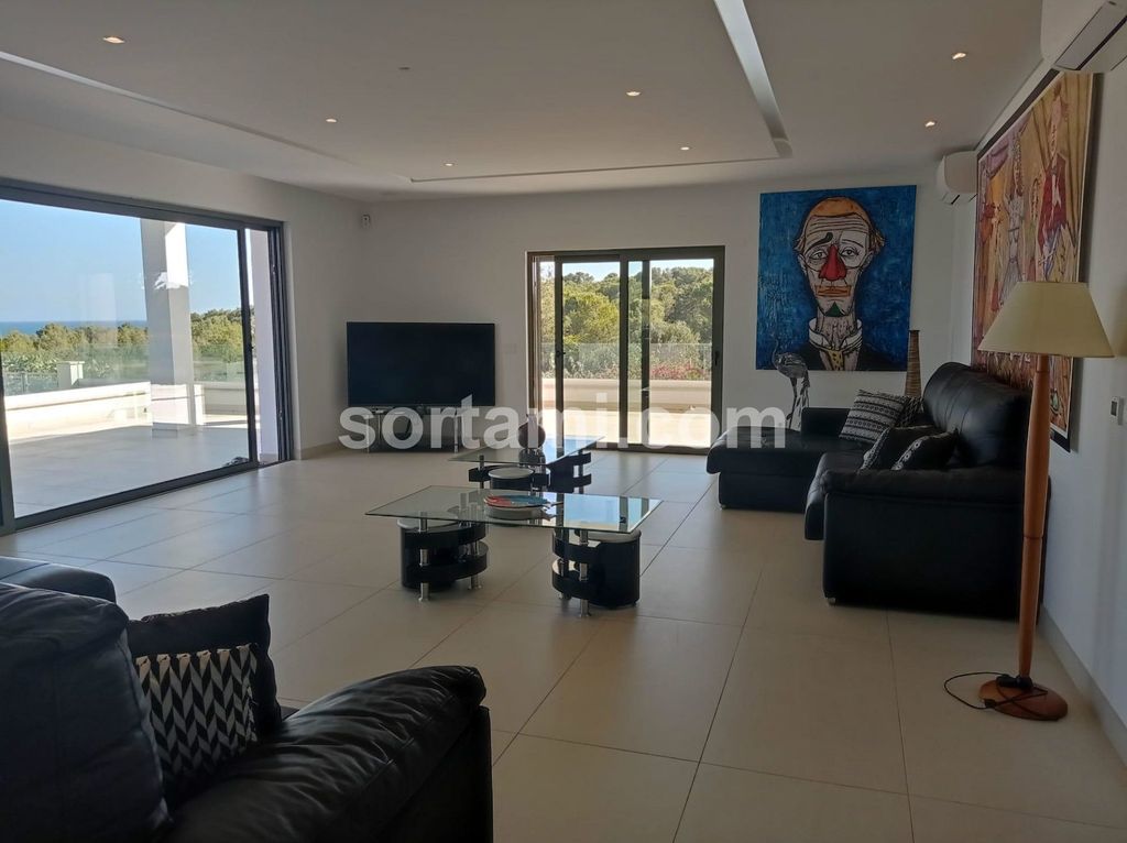 Property photo 2 of 27