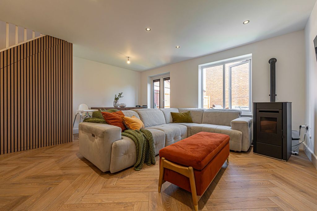 Property photo 3 of 31