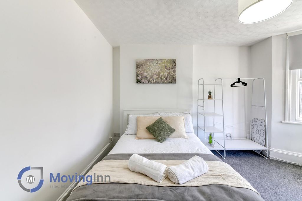 Property photo 3 of 17 Bedroom