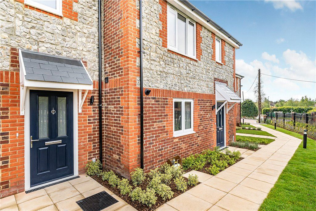 Property photo 1 of 8 External