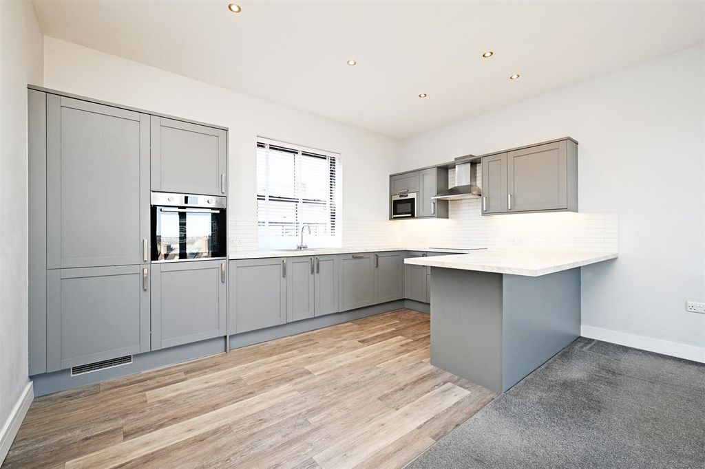 Property photo 3 of 16 Living Kitchen