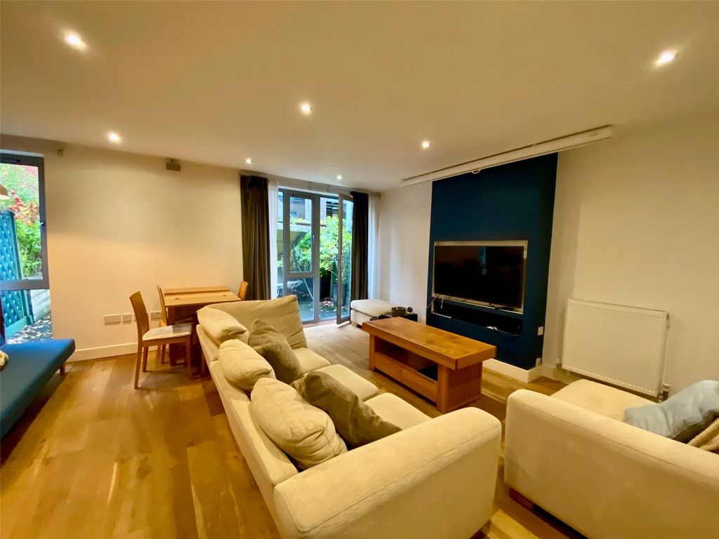 Property photo 2 of 18 Picture No. 47