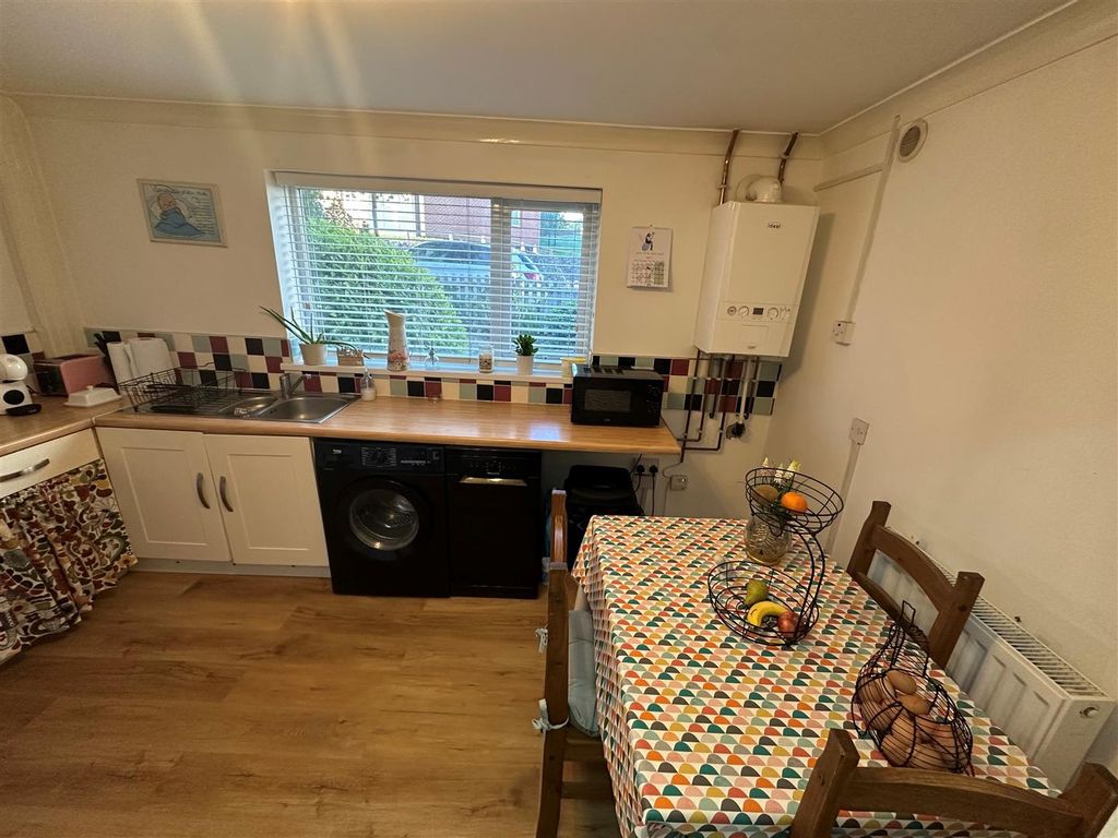 Property photo 3 of 12 Kitchen 2.Jpg
