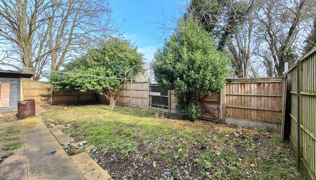 Property photo 3 of 15 Gardens