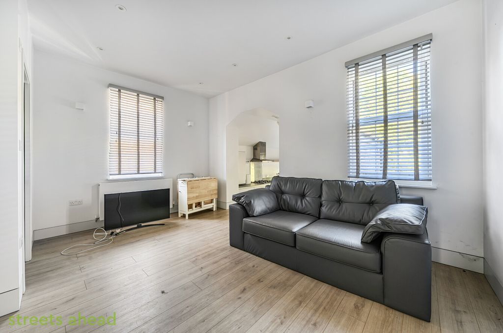 Property photo 1 of 10 255490d2-1d35-40A...