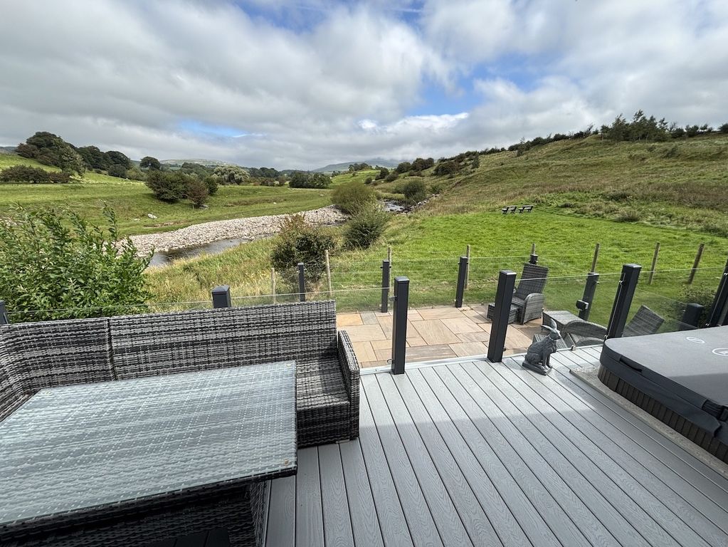 Property photo 3 of 6 Img 6505