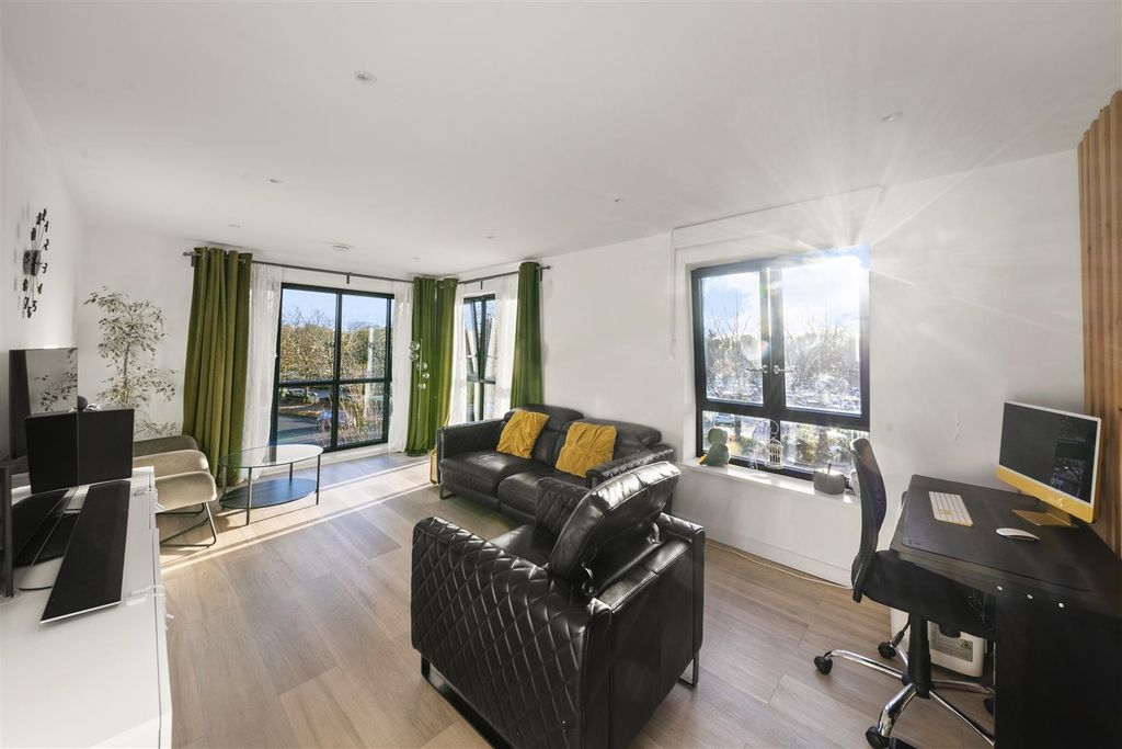 Property photo 3 of 15