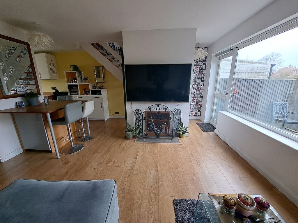 Property photo 3 of 17 Lounge / Diner
