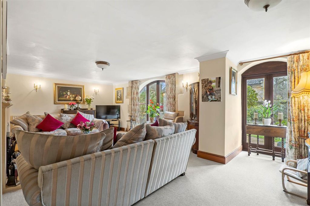 Property photo 2 of 23