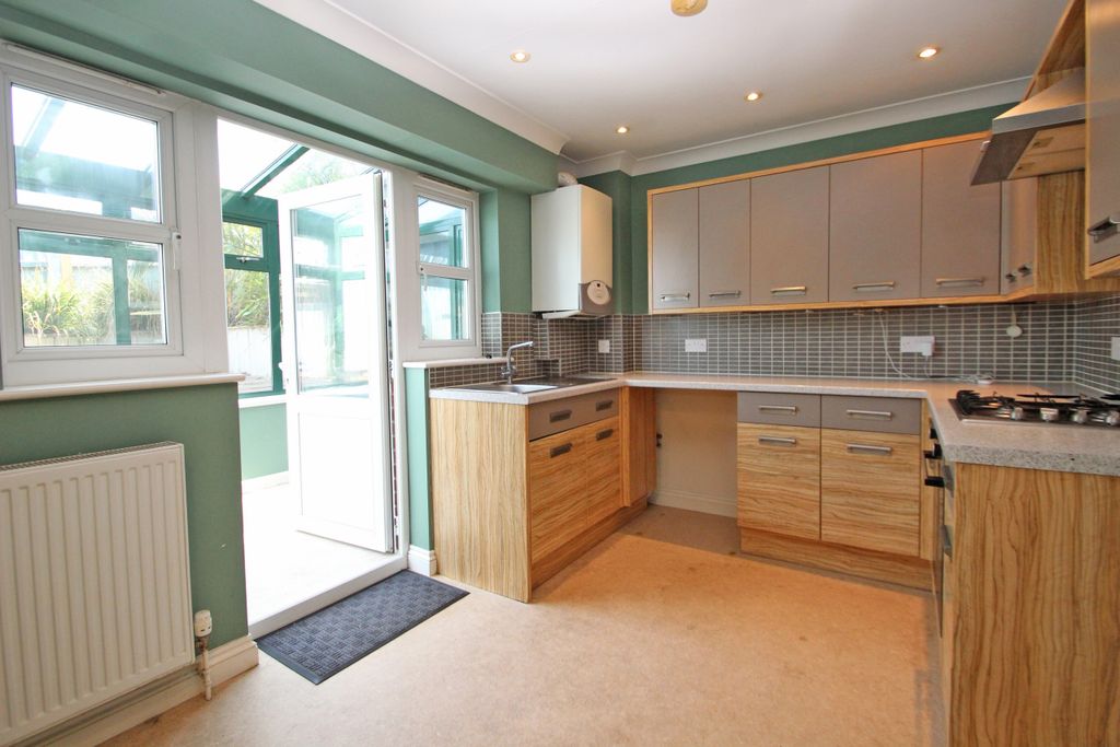 Property photo 3 of 9 Kitchen