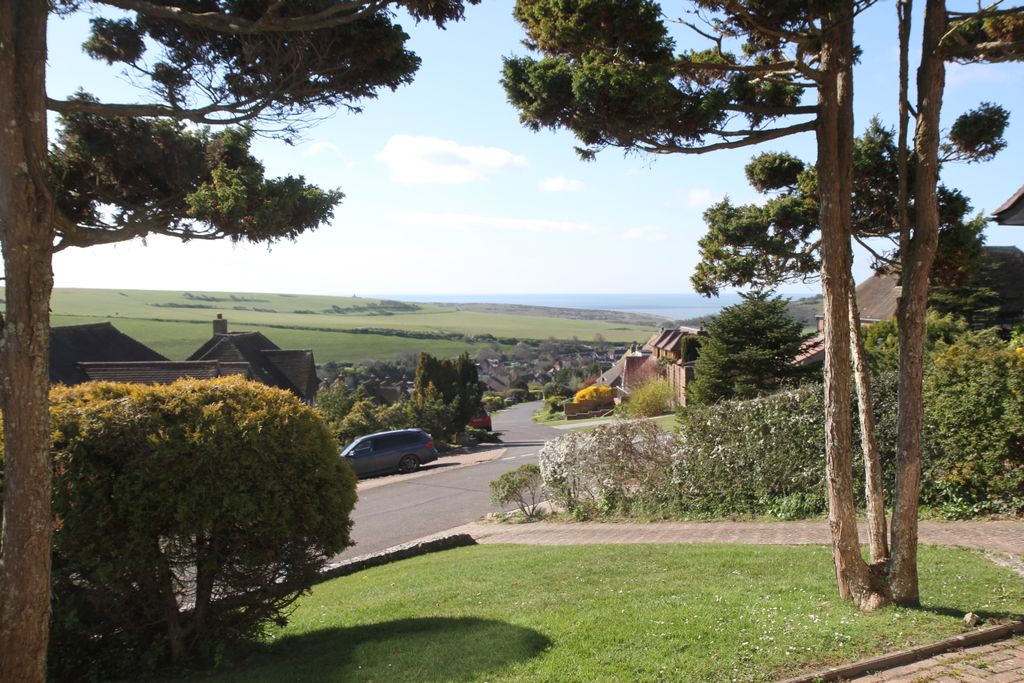 Property photo 2 of 30