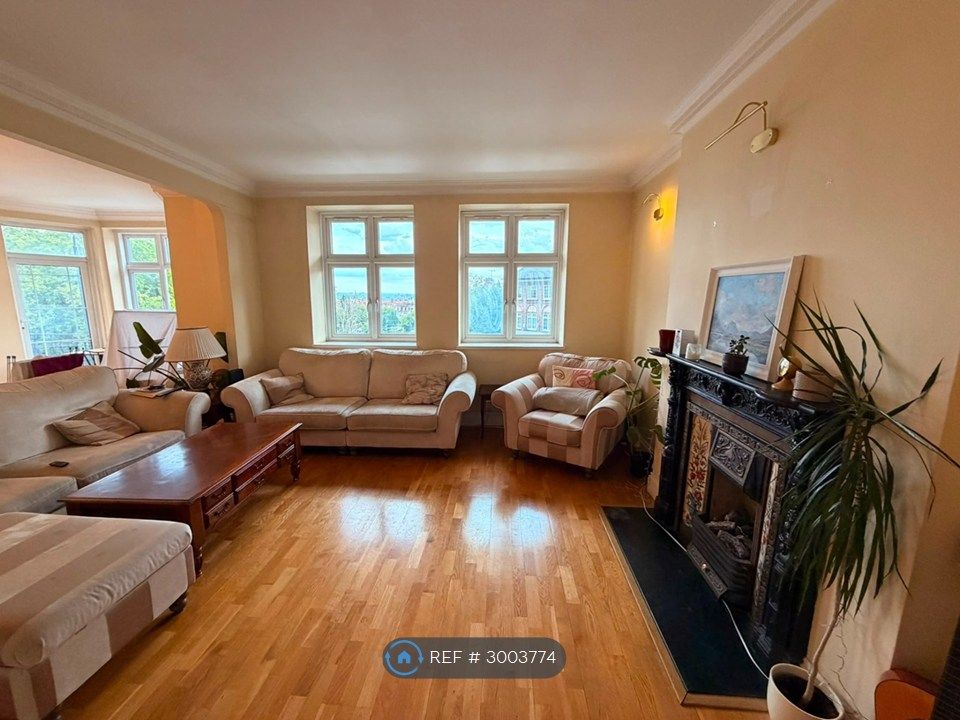 Property photo 2 of 20 Living Room