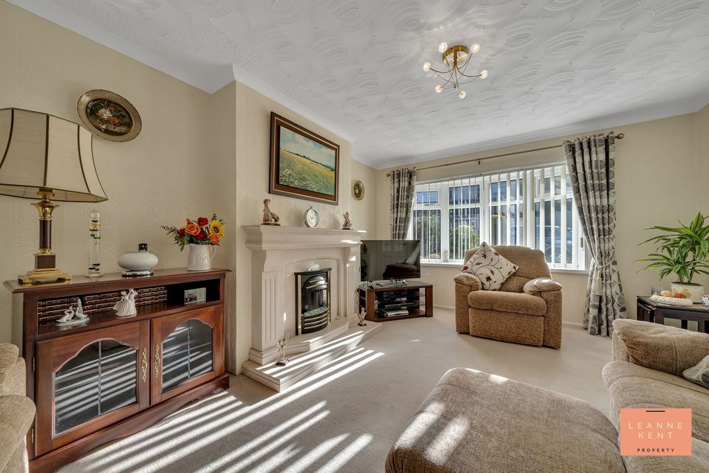 Property photo 2 of 33