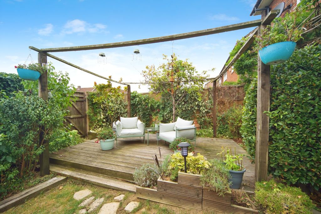Property photo 1 of 20 Large Garden