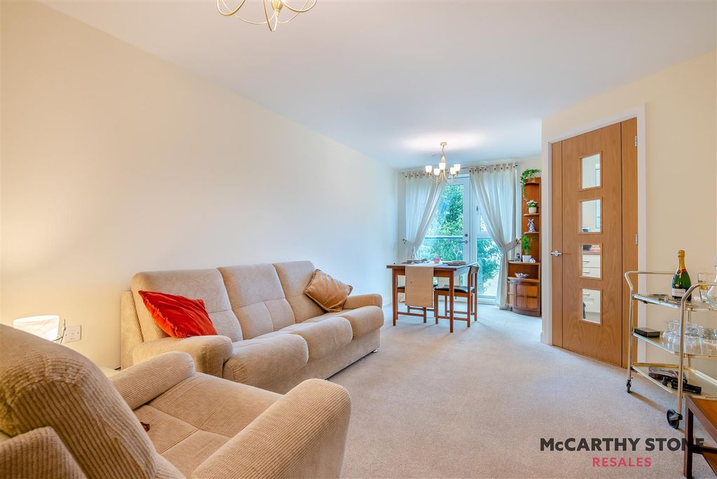 Property photo 2 of 16 8623299-Interior07.Jpg