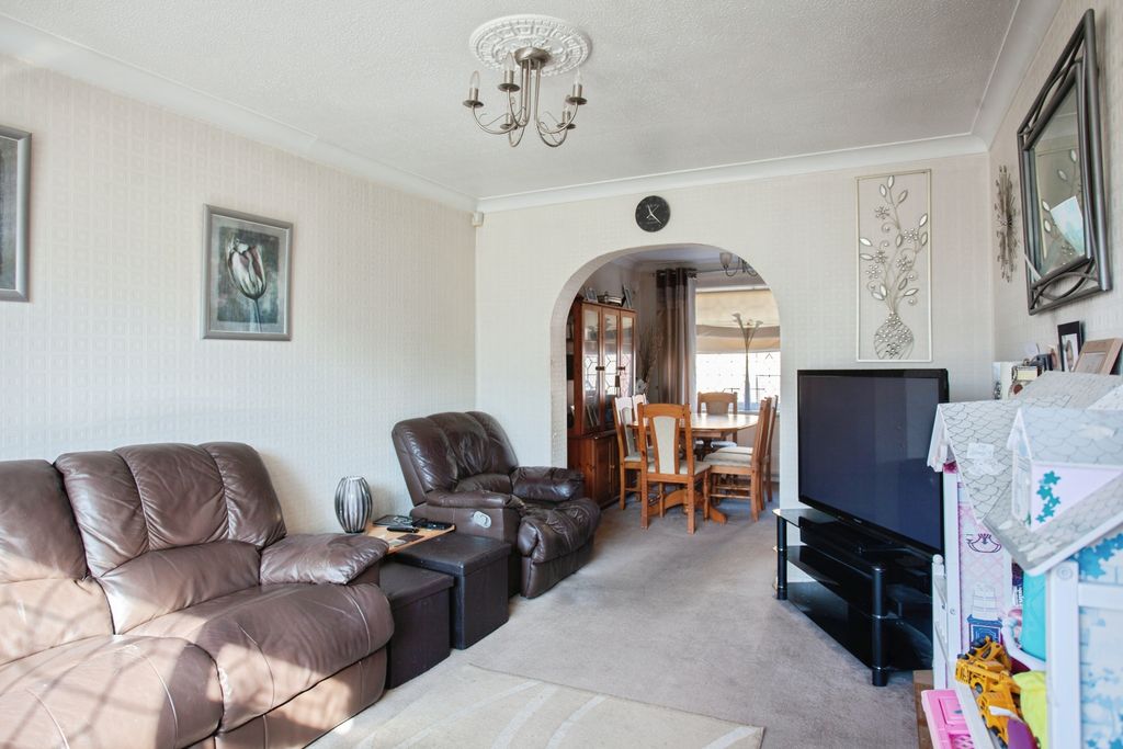 Property photo 3 of 15