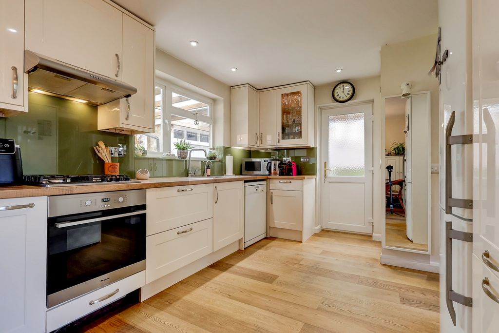 Property photo 3 of 19 Picture No. 18